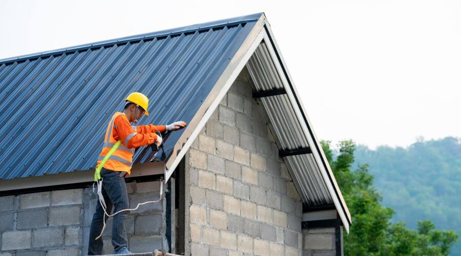 Expert Emergency Roof Repairs services in Waverly, IA